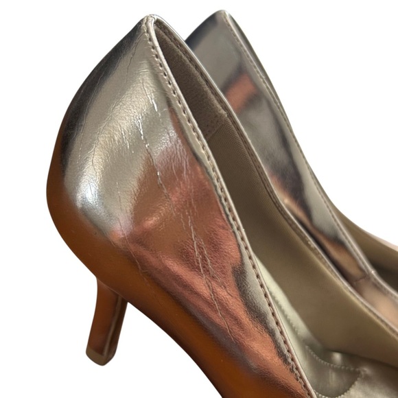 Comfort plus Chic Metallic Silver Heels size 6 - Picture 7 of 7
